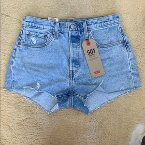 501 High Rise Short Light wash Button Fly 27 NWT
